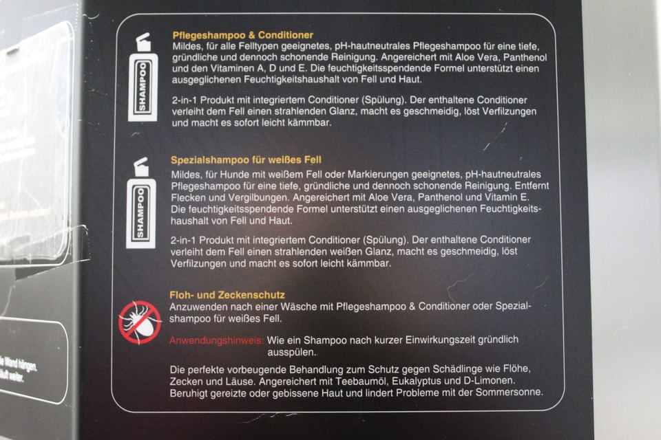 Infotafel der Hundewaschanlage mit Beschreibung der Pflegeshampoos und Programme